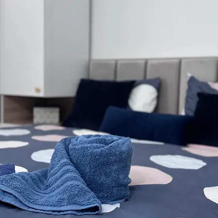 Indigo Blue - Center Apartment