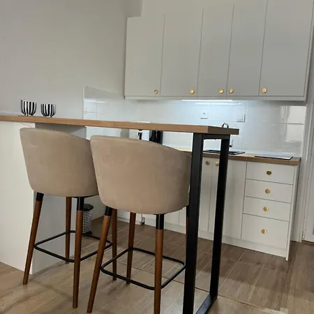 Indigo Blue - Center Apartment