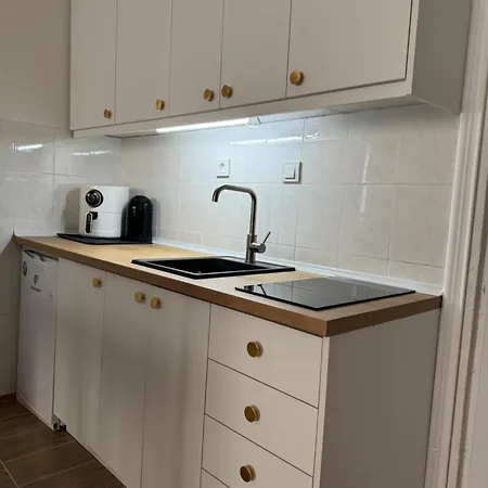 Indigo Blue - Center Apartment *