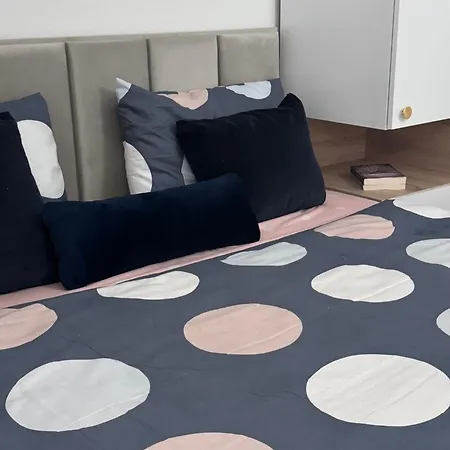 Indigo Blue - Center Apartment